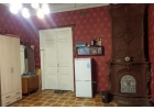 Находится в 5-7 минутах ходьбы от м.
